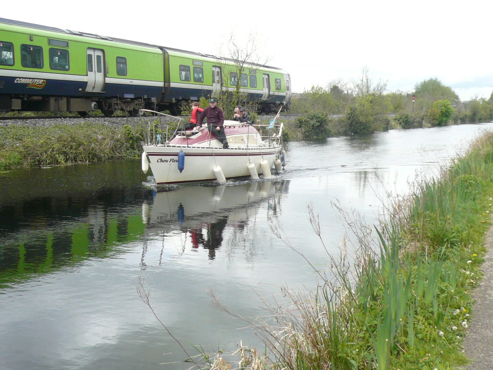2017 04 29th Royal Canal Lock 10 Ashtown, train versus boat