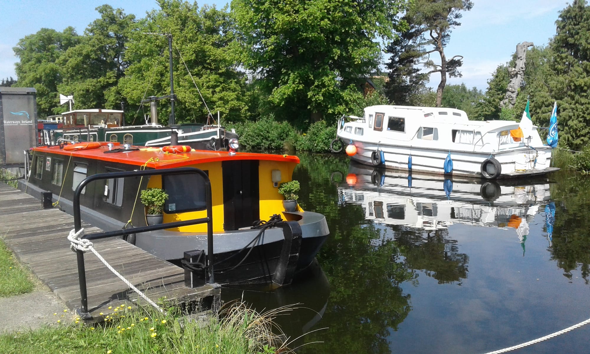 2018 05 27th Royal Canal Dublin  Castleknock Jenny Wren barge hire