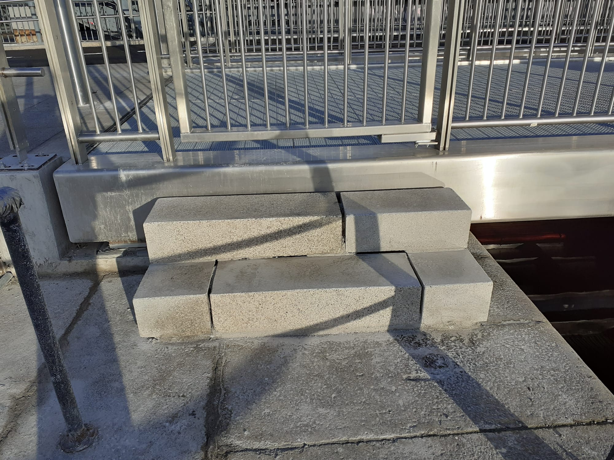2019 12 Royal Canal Dublin sea lock north wall, new fixed bridges close the canal