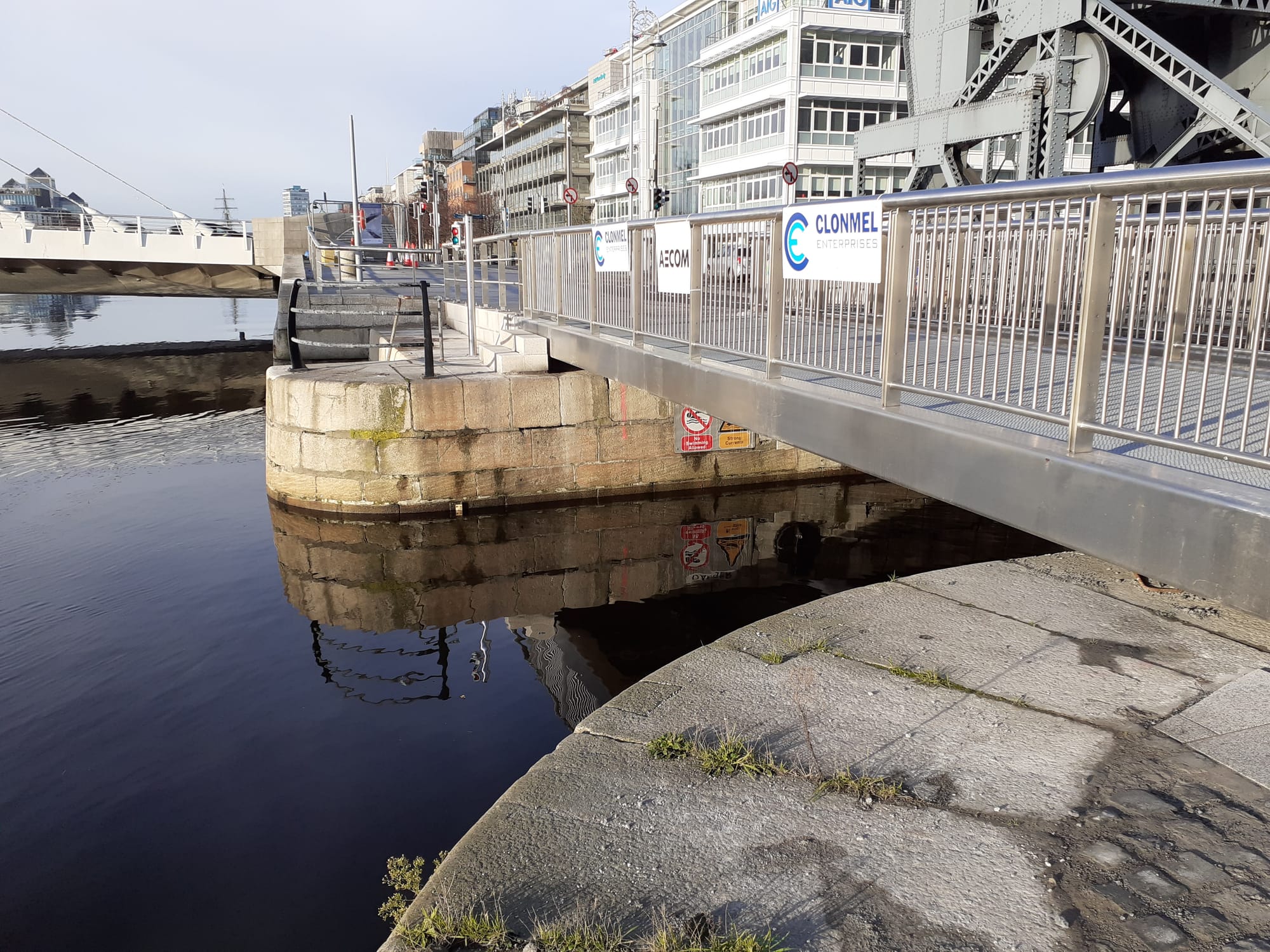 2019 12 Royal Canal Dublin sea lock north wall new fixed bridges