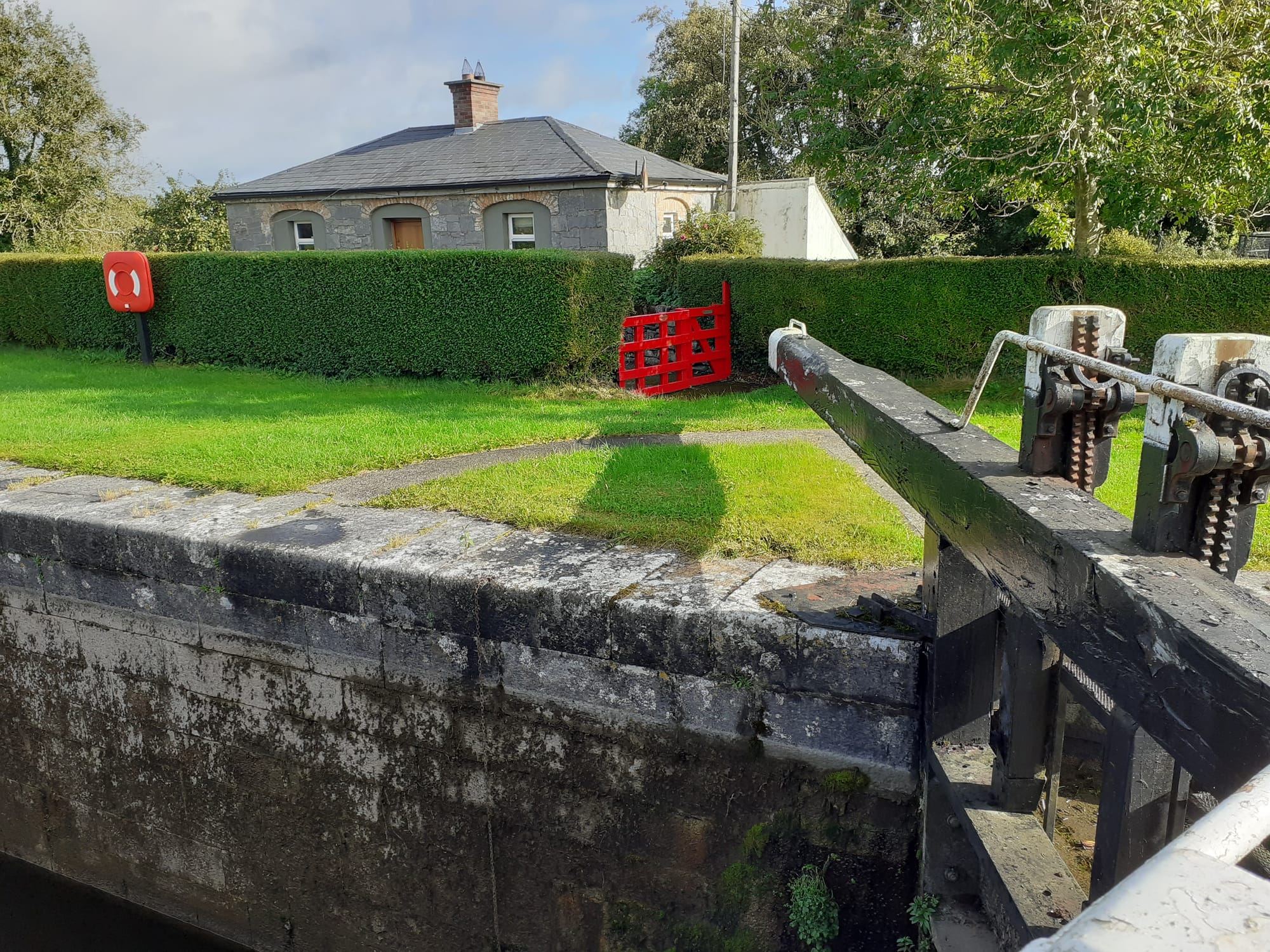 2021 10 Royal Canal Clondra lock 46 cottage, connecting to the River Shannon