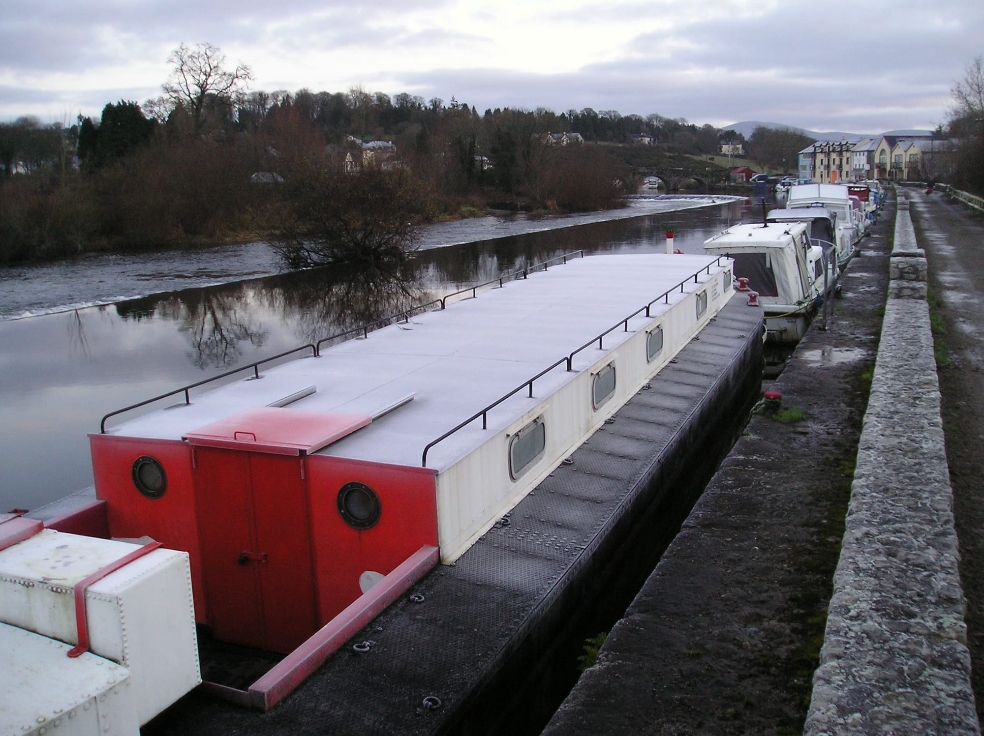 2008 01 River Barrow Graiguenamanagh, Tinnahinch side, Grand Canal barge 78M