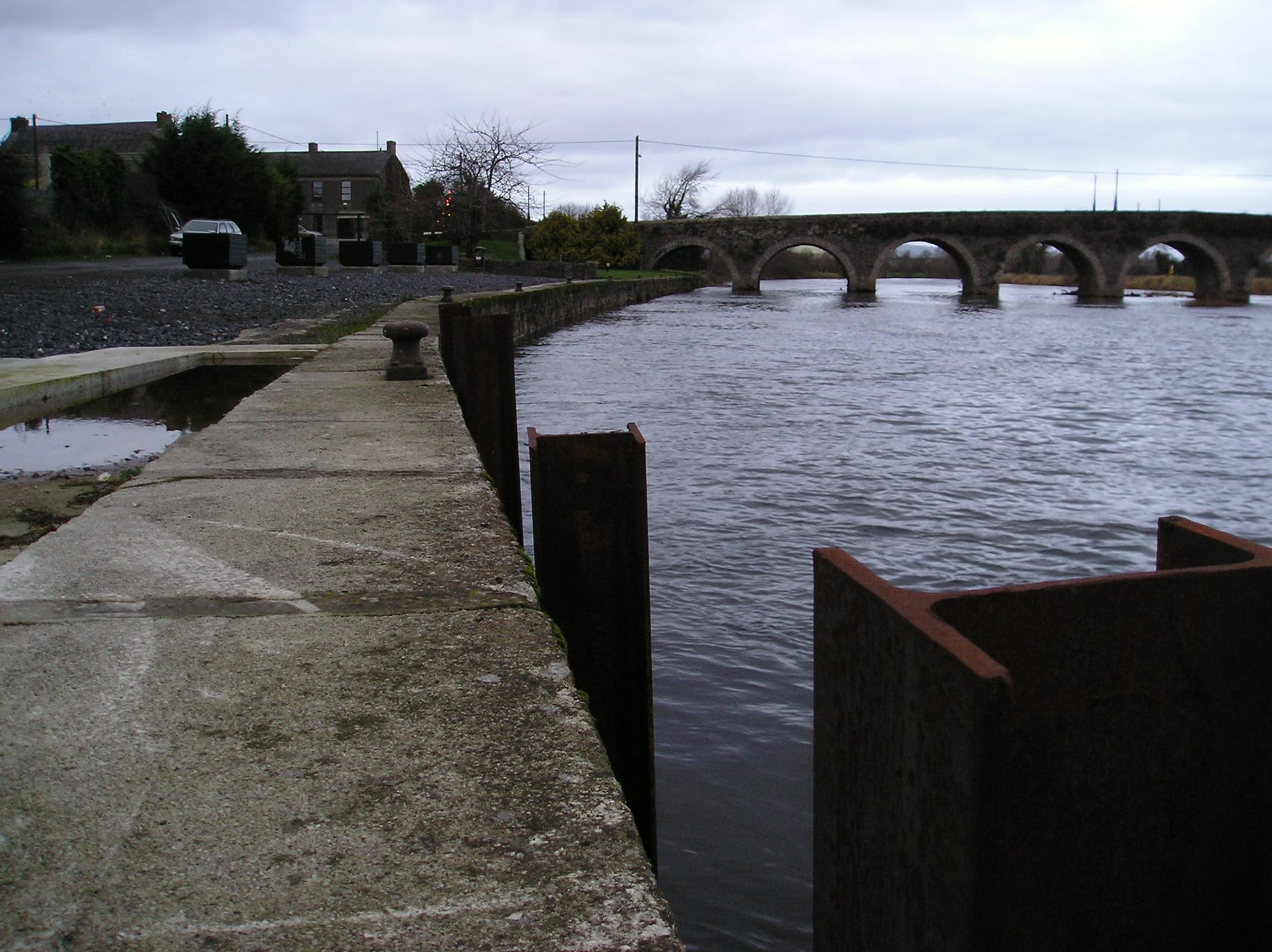 2008 01 River Barrow Goresbridge Repaired Quay, beware the steels