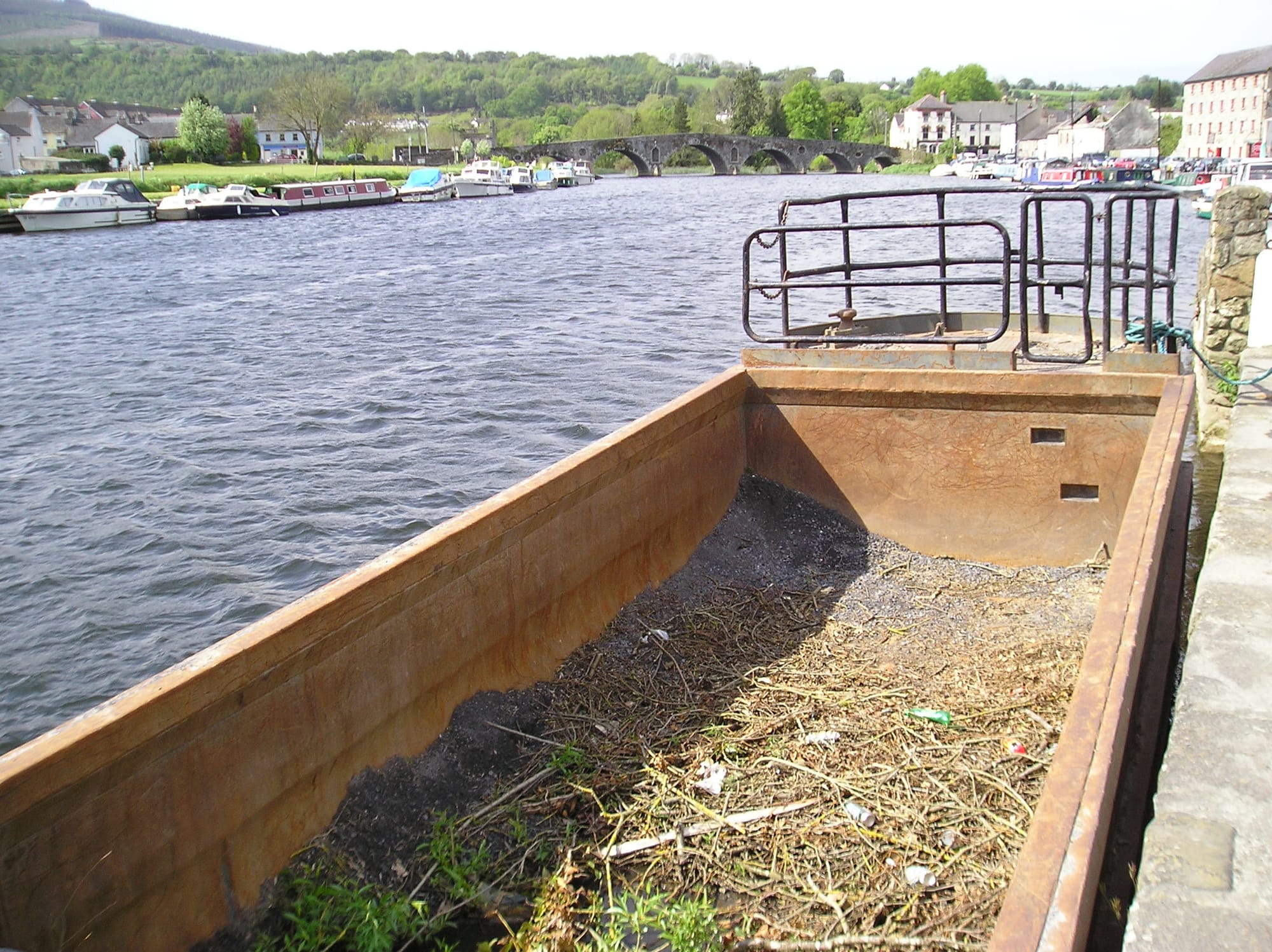 2011 05 River Barrow Graiguenamanagh, workboat moored up