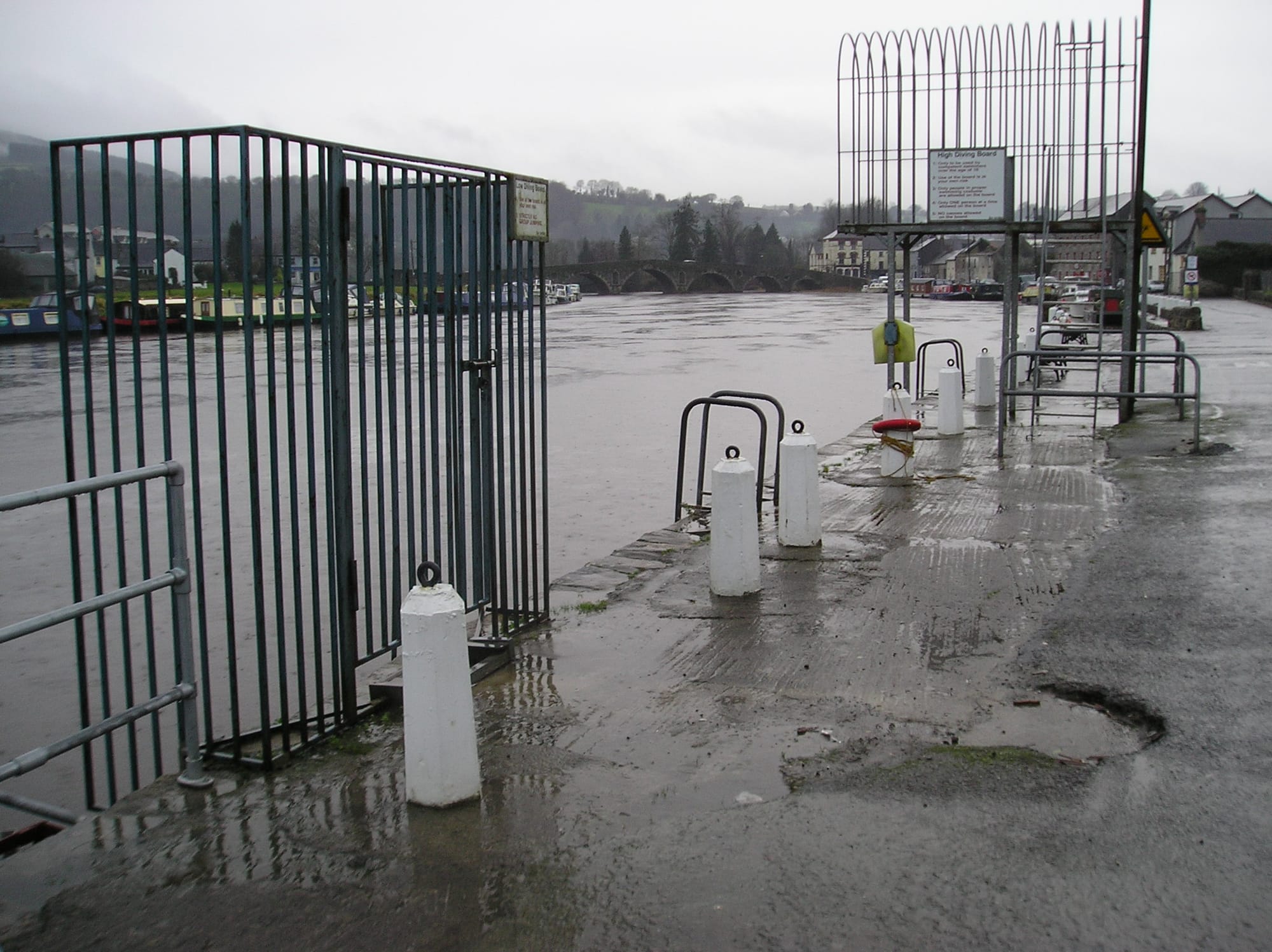 2012 03 River Barrow Graiguenamanagh, the diving board, removed for safety reasons in year 2021