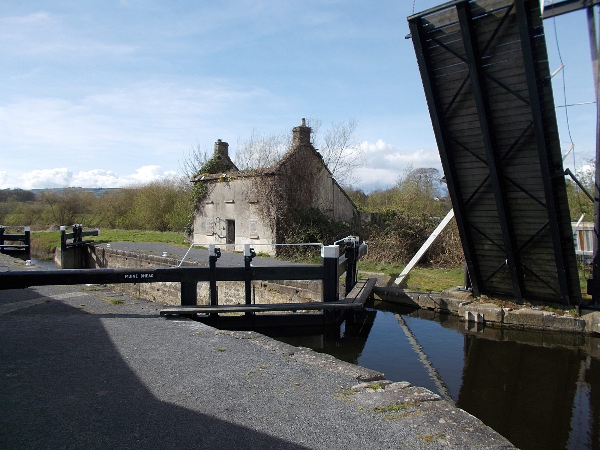 2015 04 River Barrow, Bagnelstown, lock and lifting bridge
