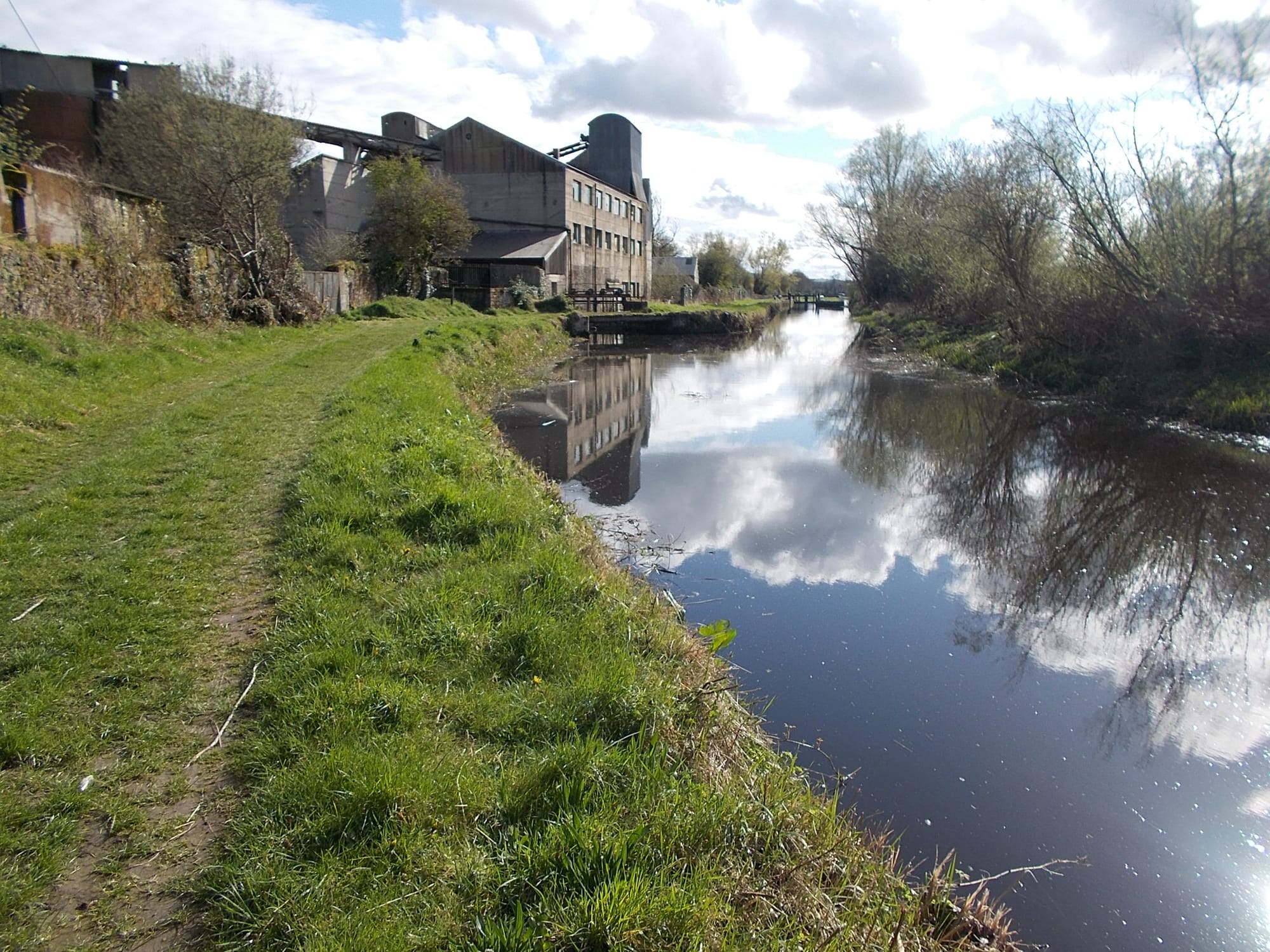 2015 04 River Barrow Ballyeleen lock and mill