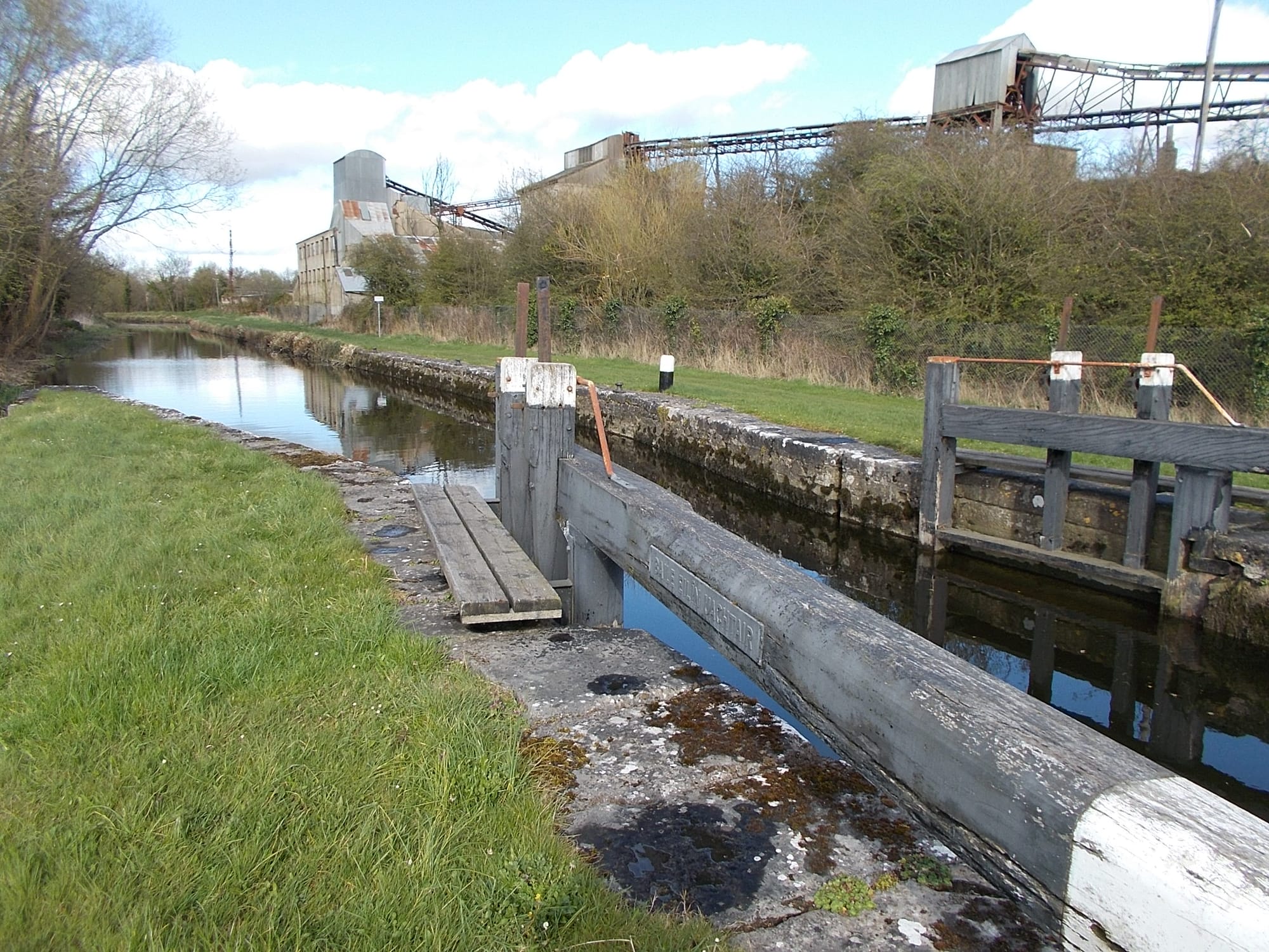 2015 04 River Barrow Ballyellen lock and mill