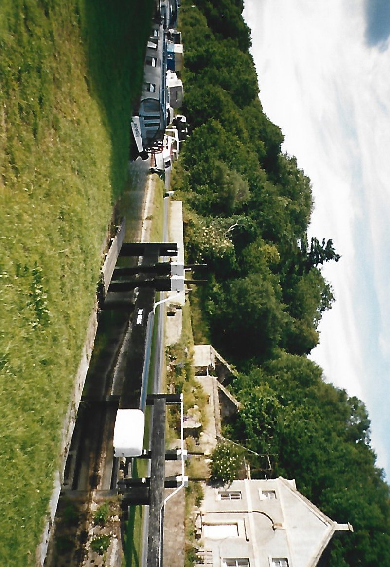 2003 06 River Barrow Saint Mullins, sea lock, lock keepers house