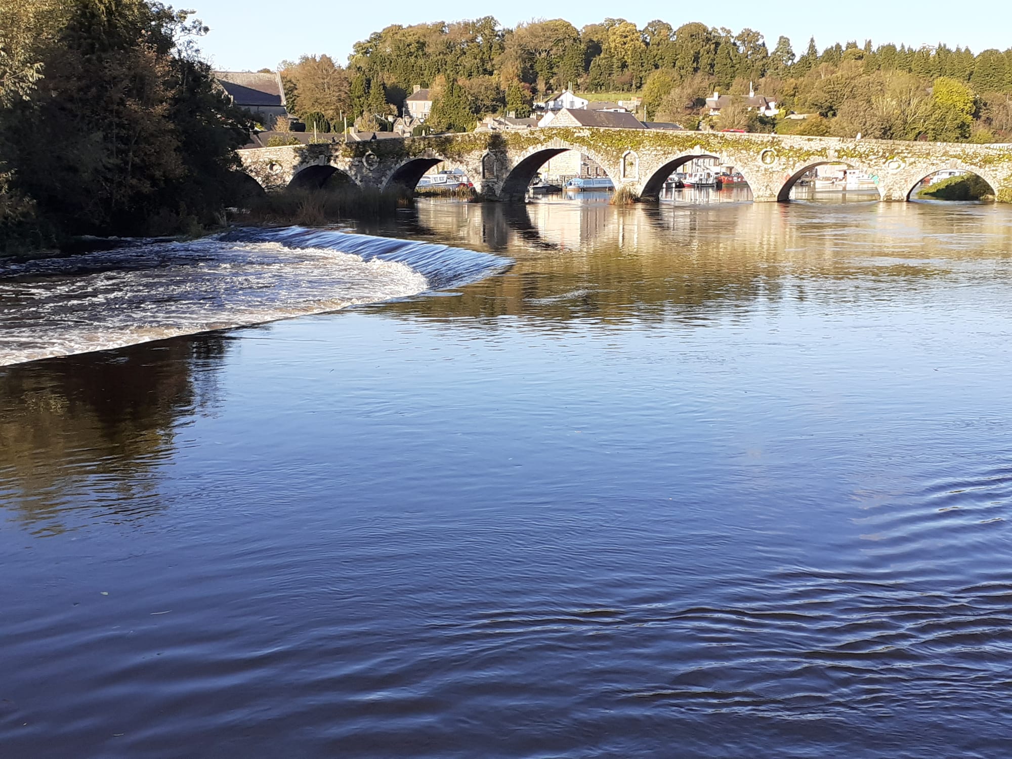 2019 10 26th River Barrow Graiguenamanagh  weir and bridge