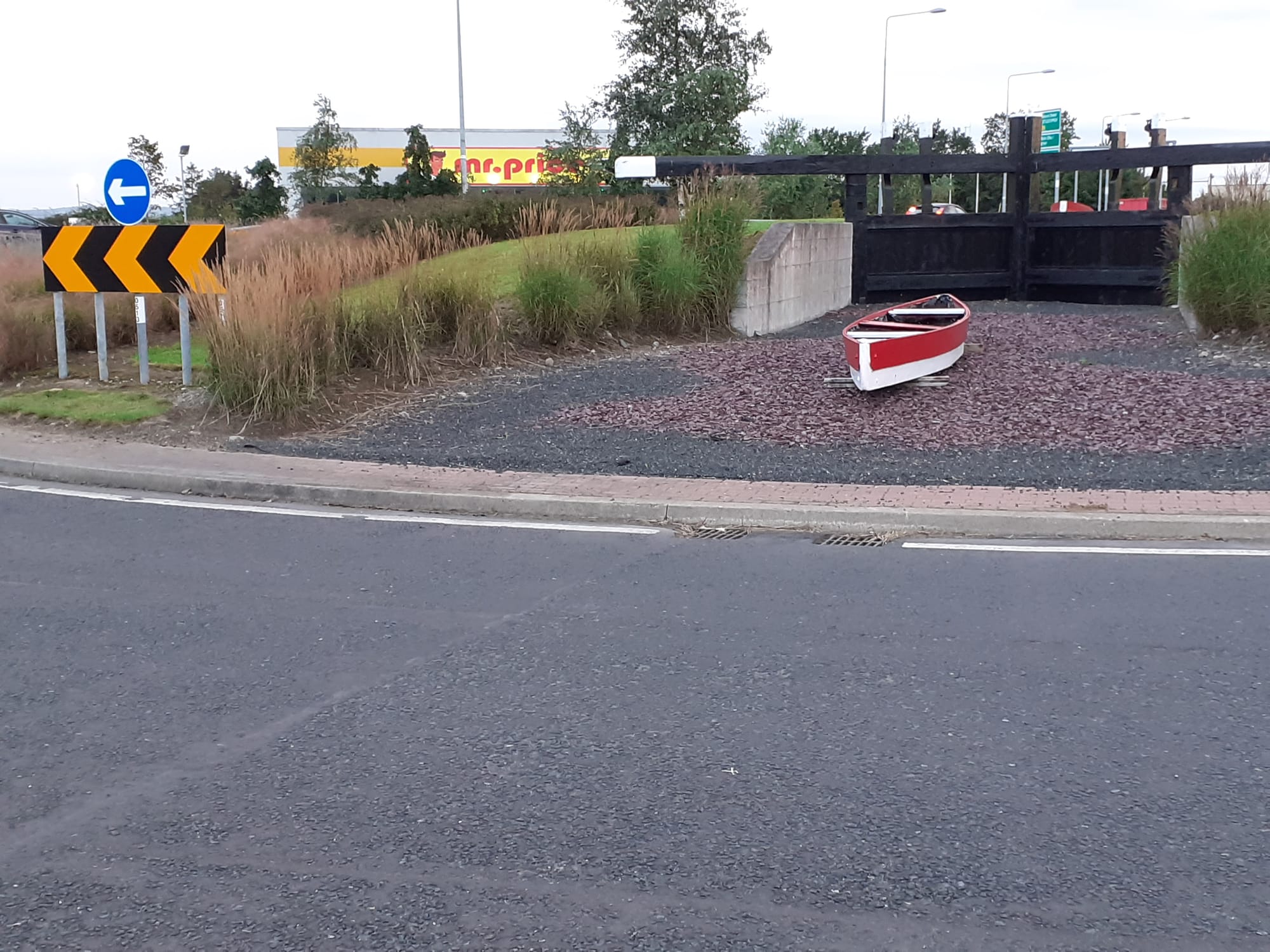 2020 08 23rd River Barrow Athy N78 Roundabout lock gate