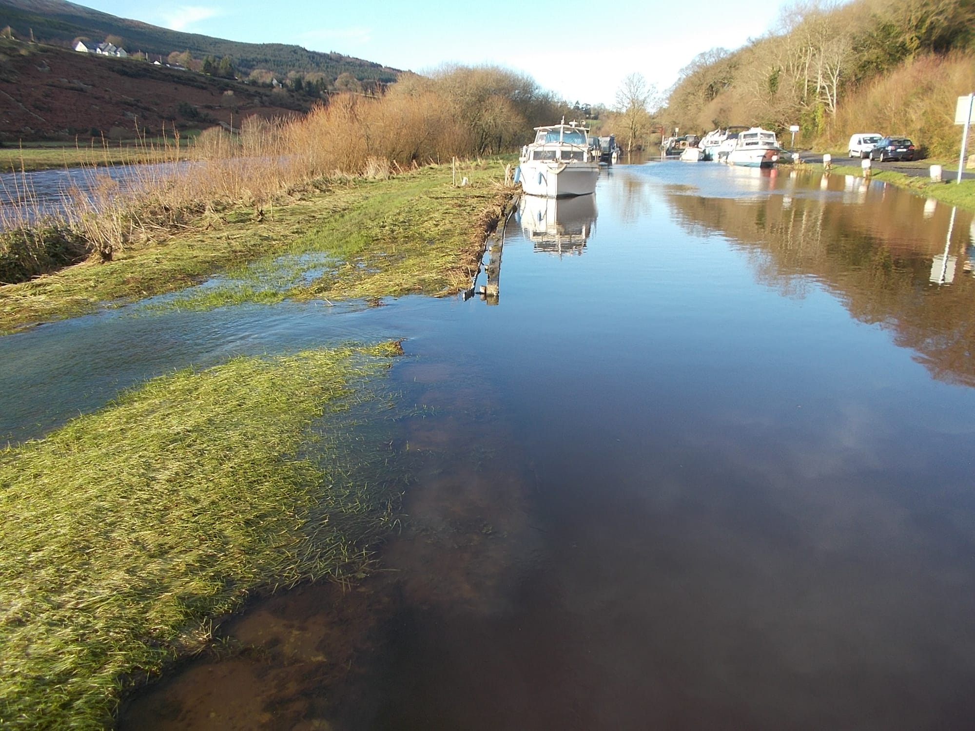 2016 05 11th River Barrow Saint Mullins lock, overflowing canal cut