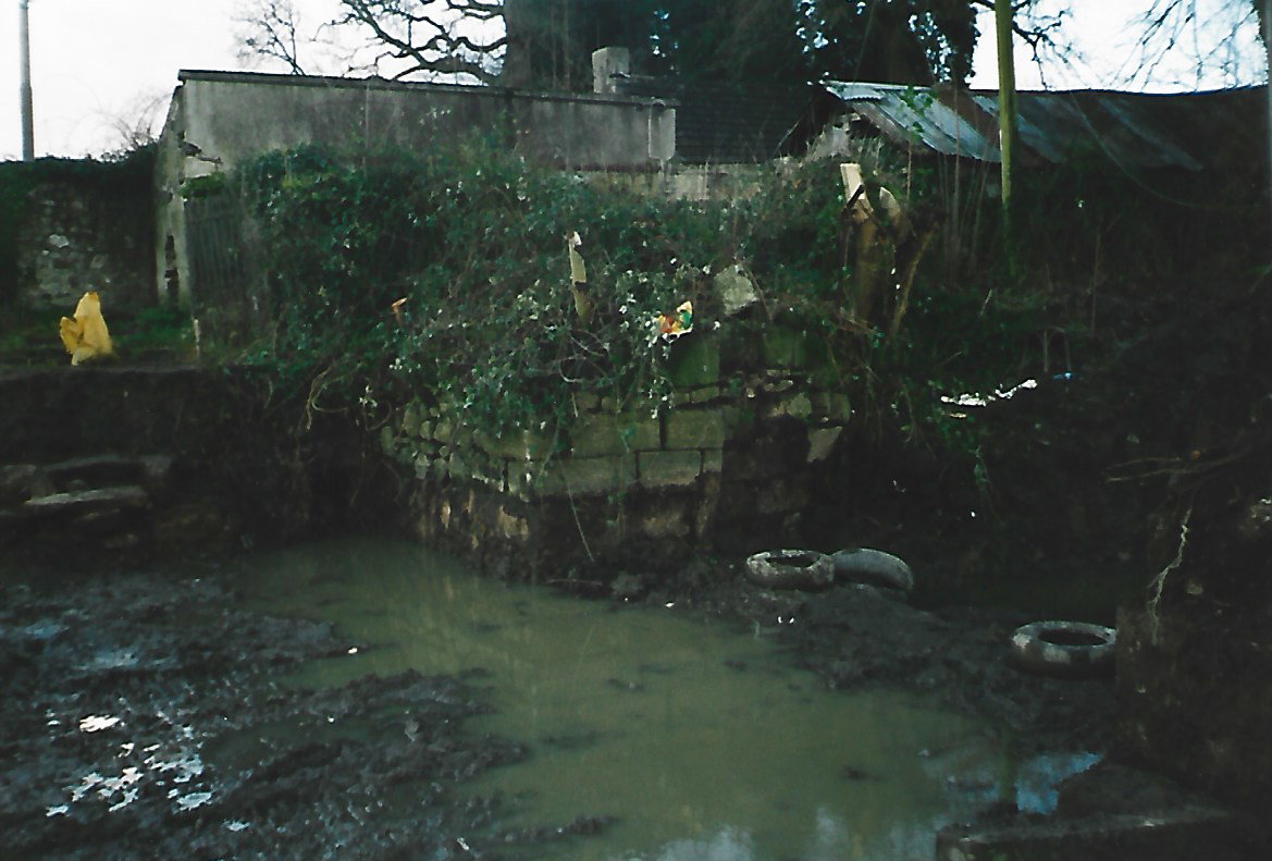 2003 12 21st River Barrow Graiguenamanagh, dry dock managers house