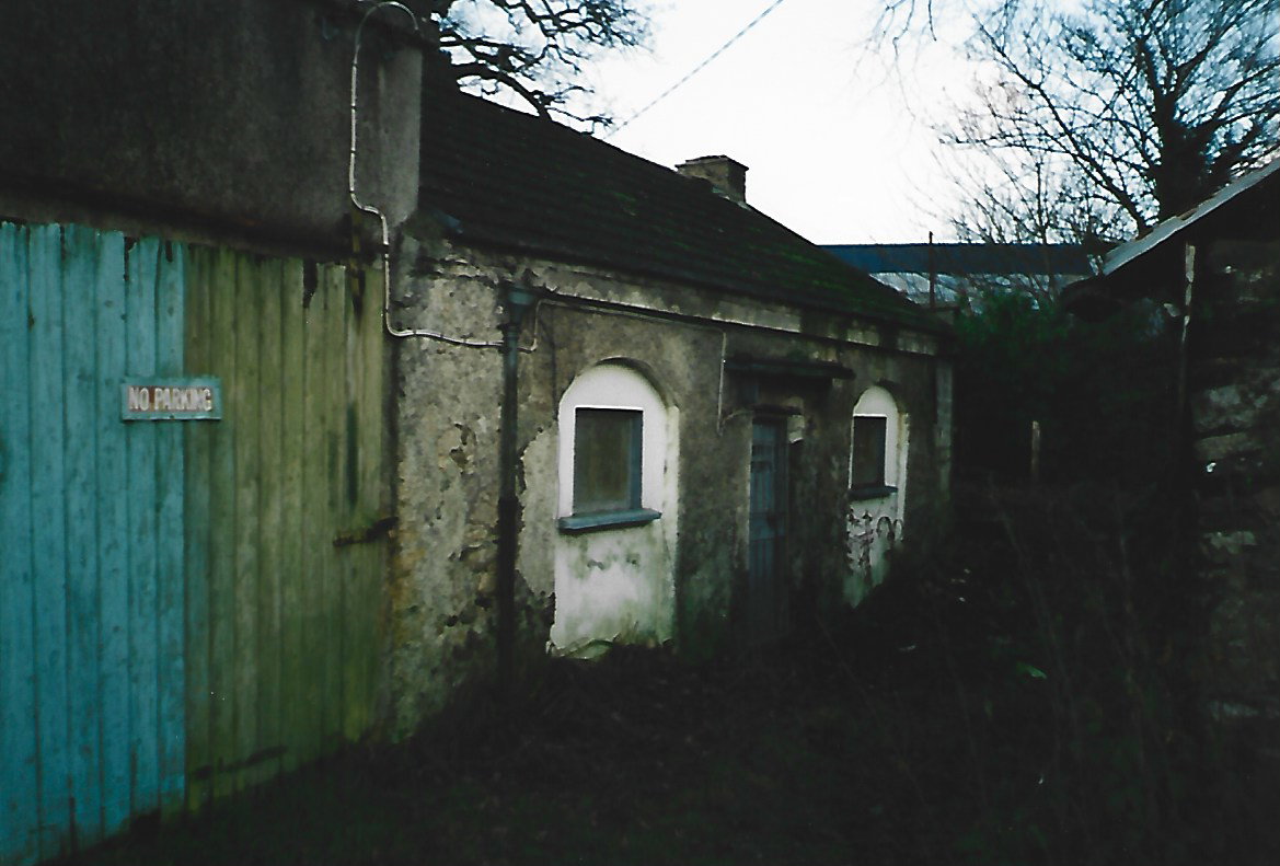 2003 12 21st River Barrow Graiguenamanagh, dry dock managers house
