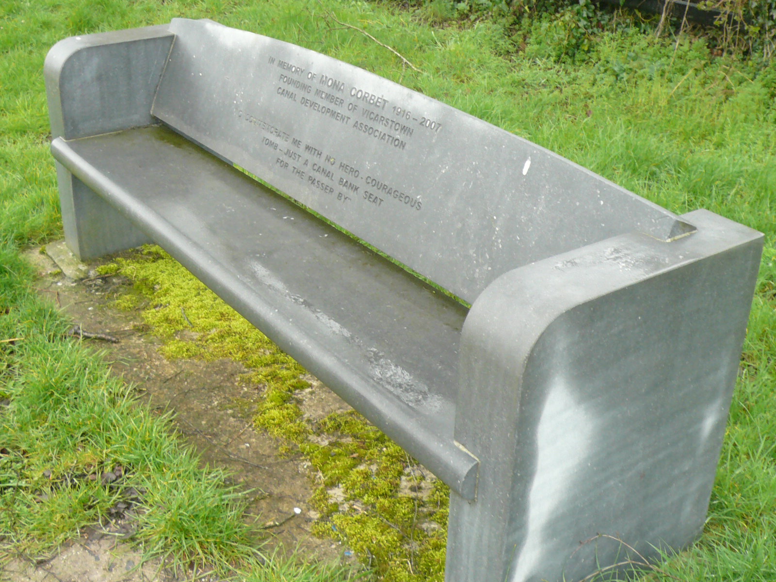 2016 04 Grand Canal Vicarstown memorial to Mona Corbett