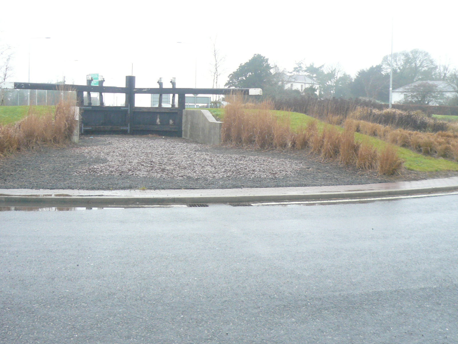 2018 01 River Barrow Athy, canal lock gate at N78 roundabout