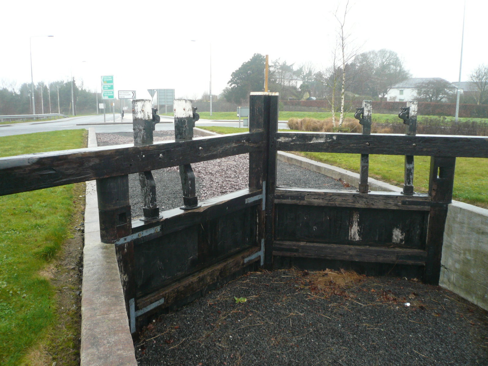 2018 01 River Barrow Athy, canal lock gate at N78 roundabout