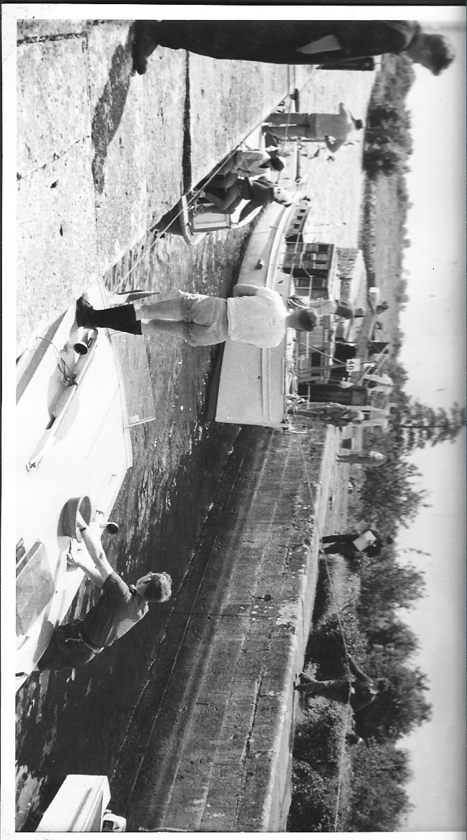 1963 07 River Shannon Shannon Boat Rally Roosky Lock mv Cirrus by Alec Bell