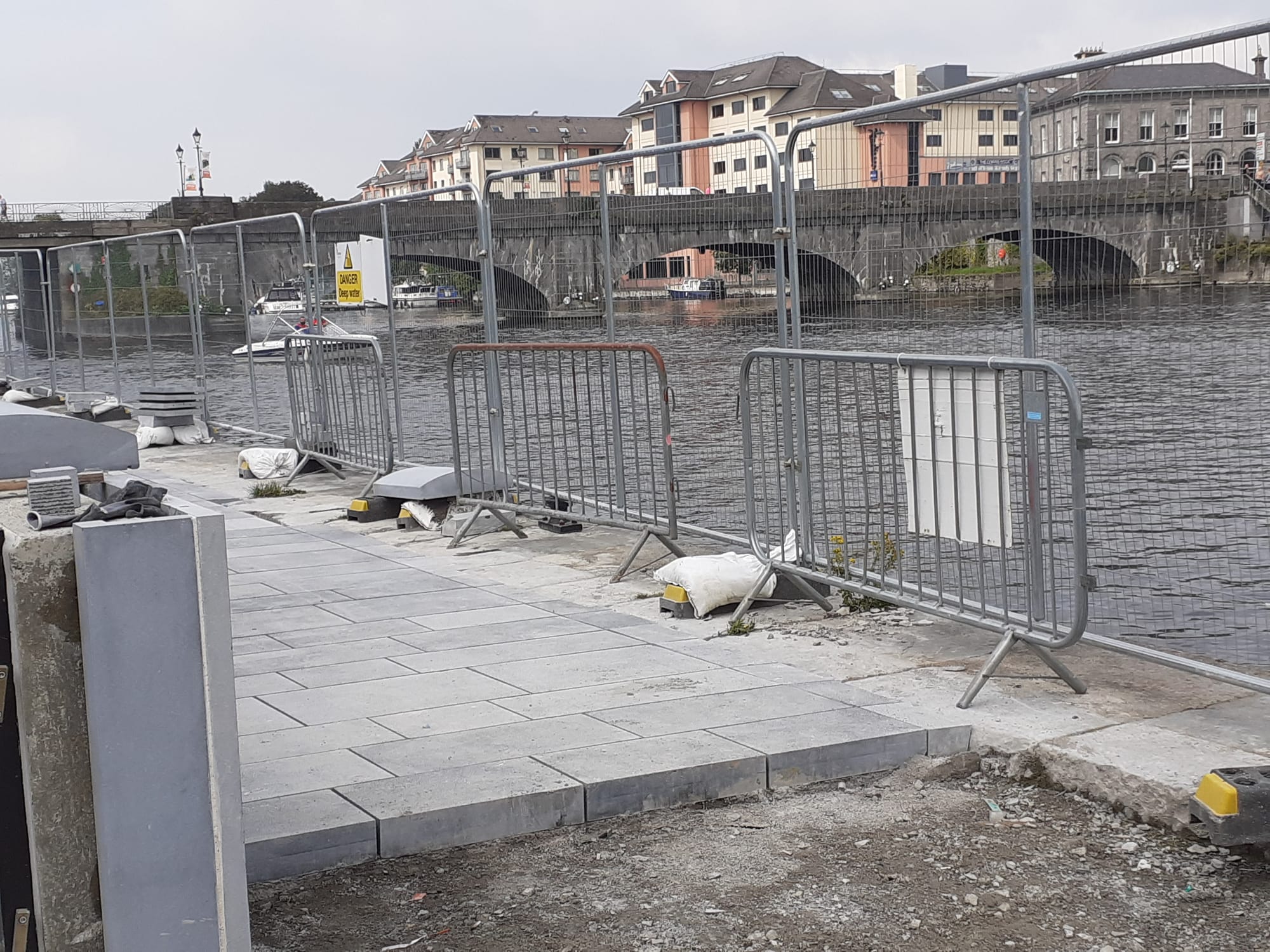 2020 08 15th River Shannon Athlone flood wall construction