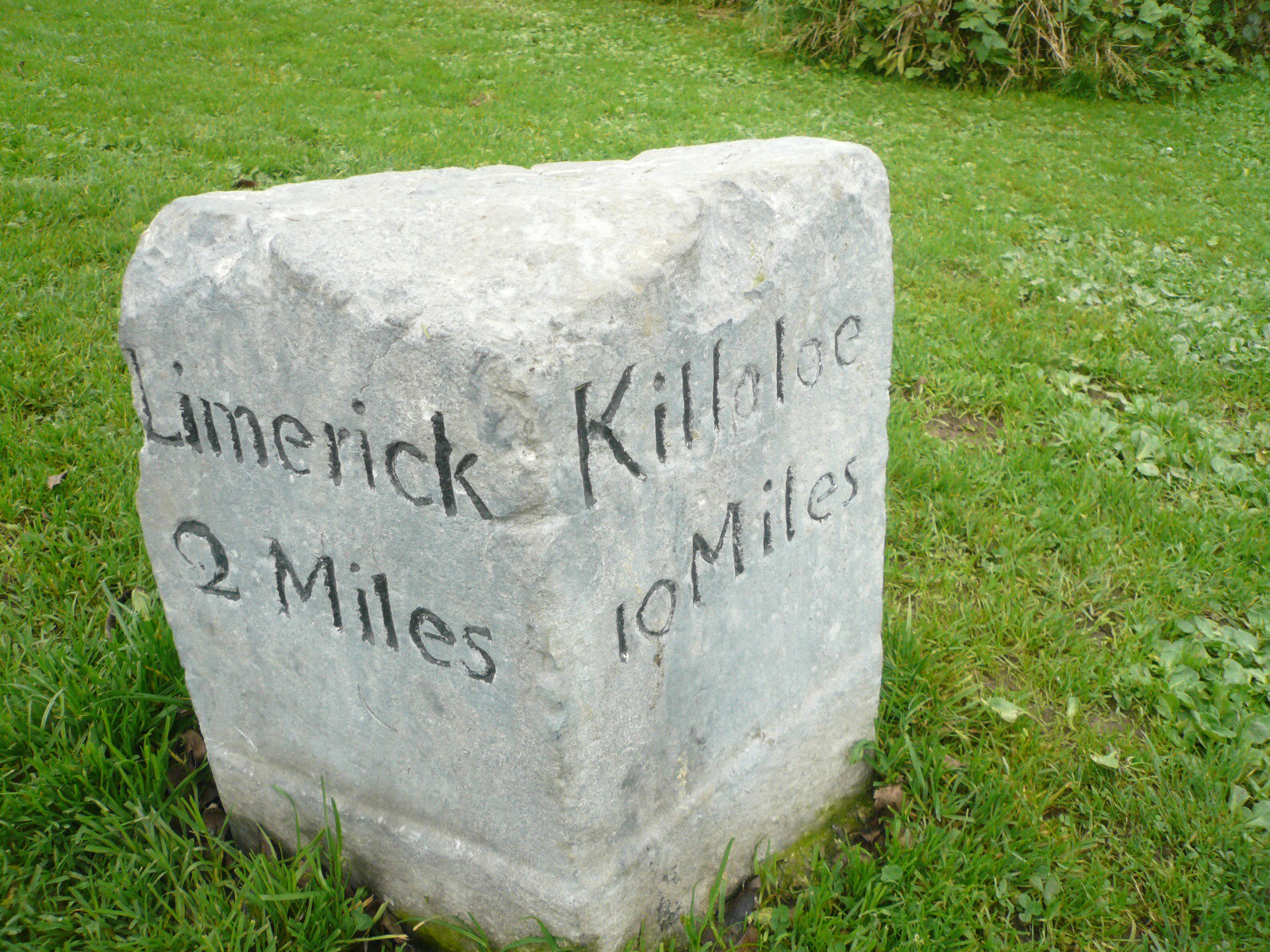 2016 10 River Shannon Limerick Canal milemarker
