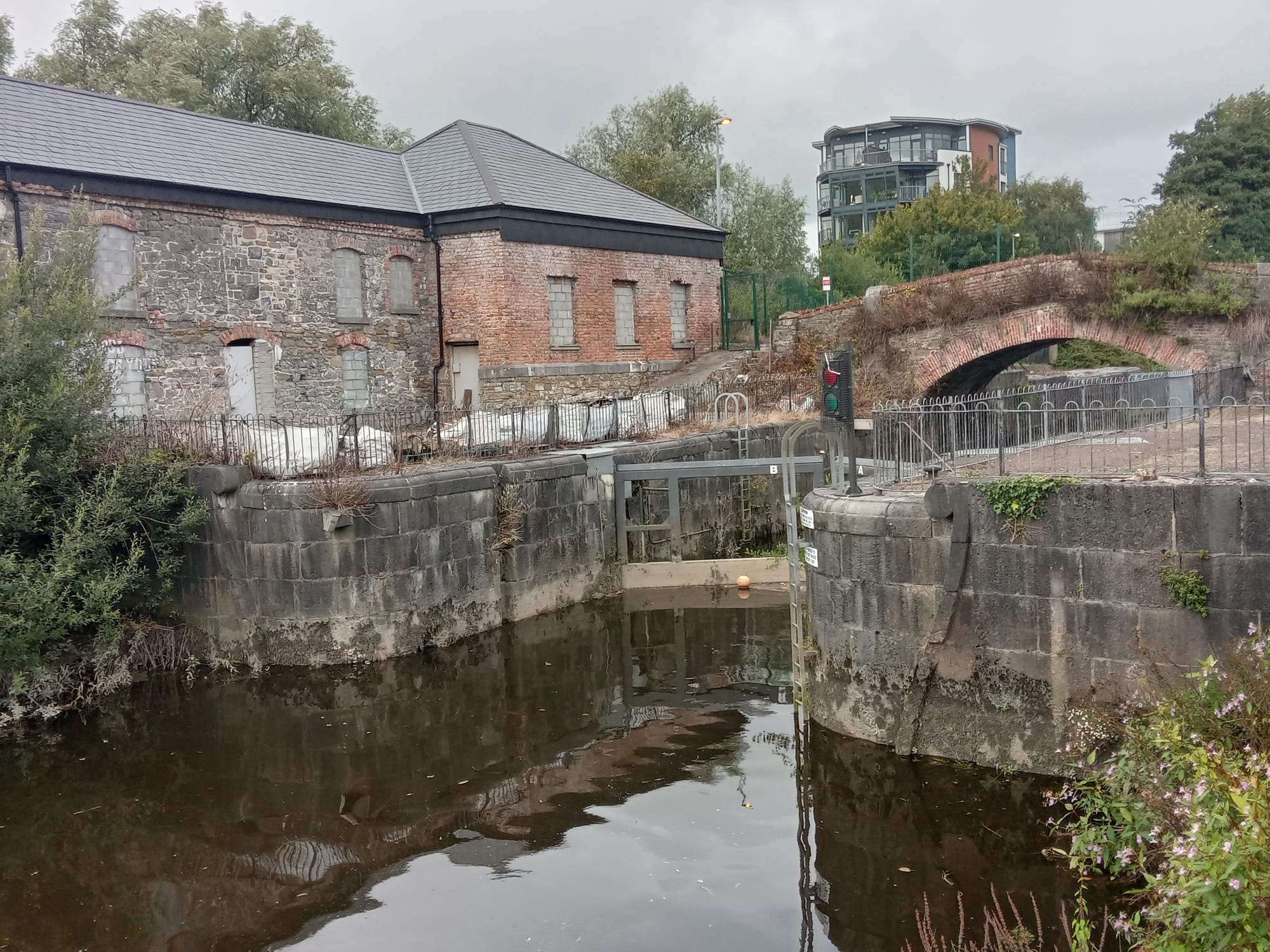 2025 08 07th River Shannon Limerick, Limerick Canal, Lock House at west end