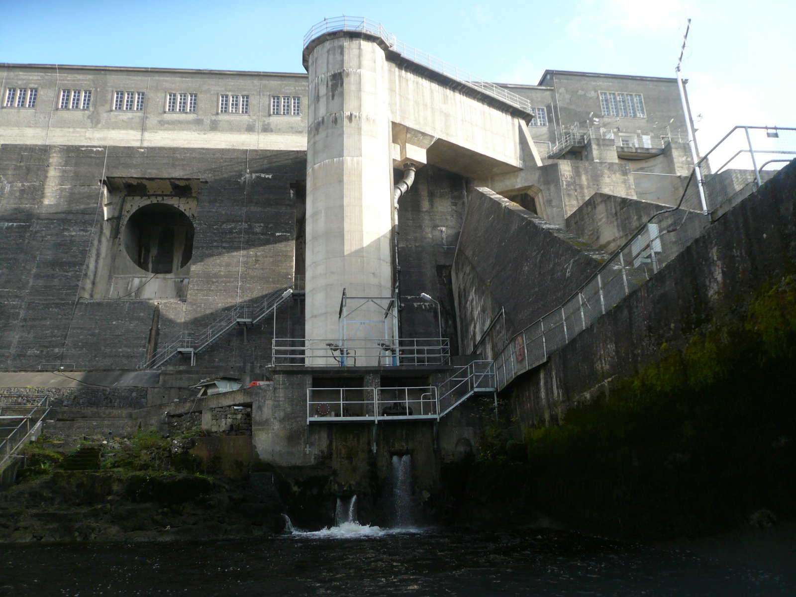 1929 06 River Shannon, Ardnacrusha hydroelectric power station, Eel lift