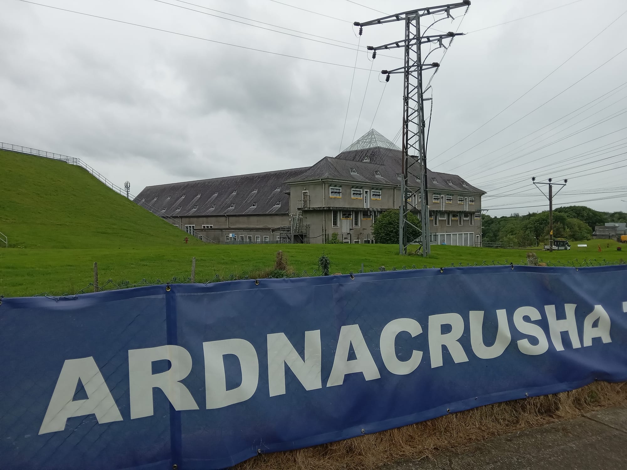 1929 06 River Shannon, Ardnacrusha hydroelectric power station, output feeder cables