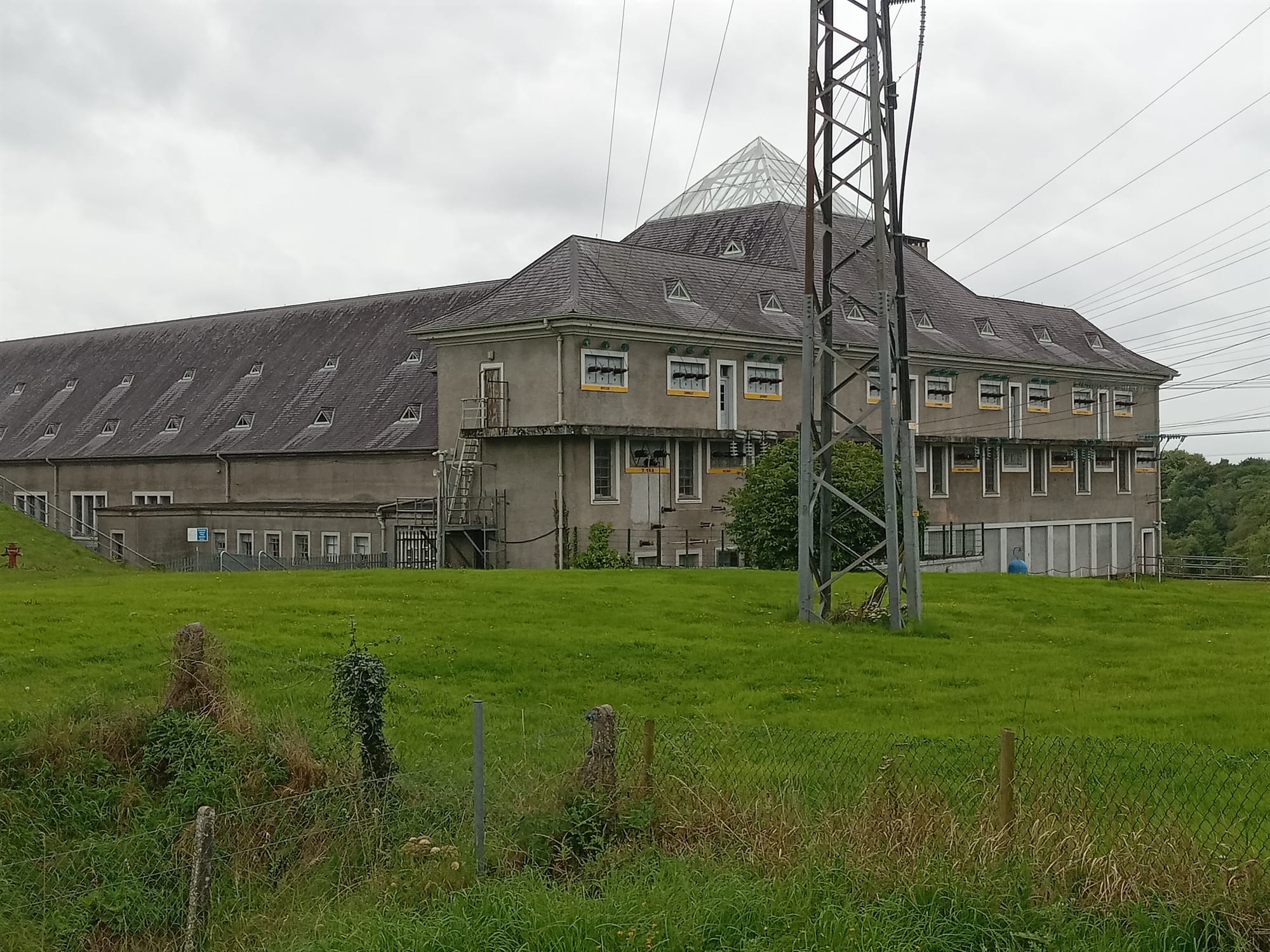 1929 06 River Shannon, Ardnacrusha hydroelectric power station, output feeder cables