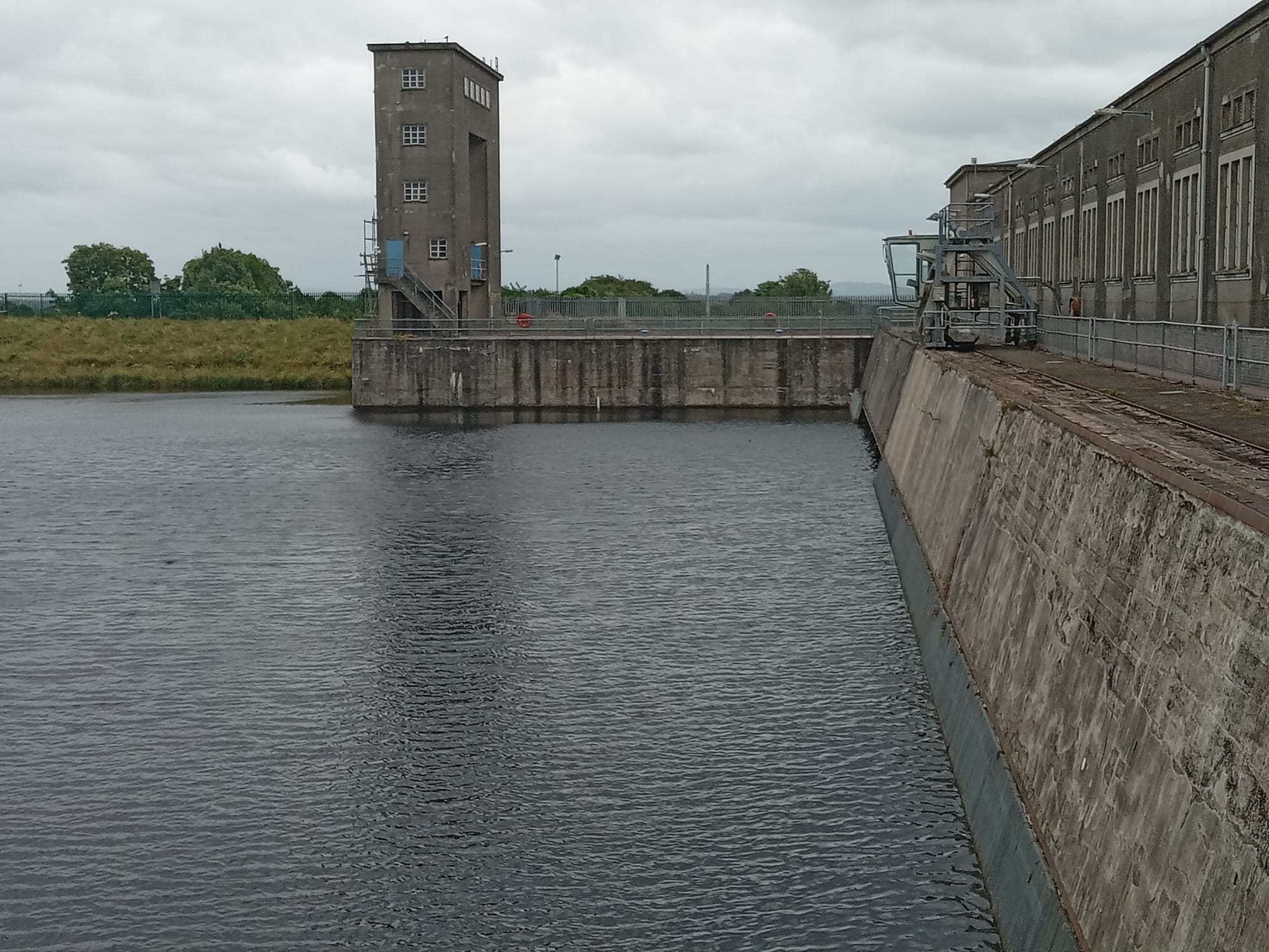 1929 06 River Shannon, Ardnacrusha hydroelectric power station, Parteen weir, guillotine lock gate tower