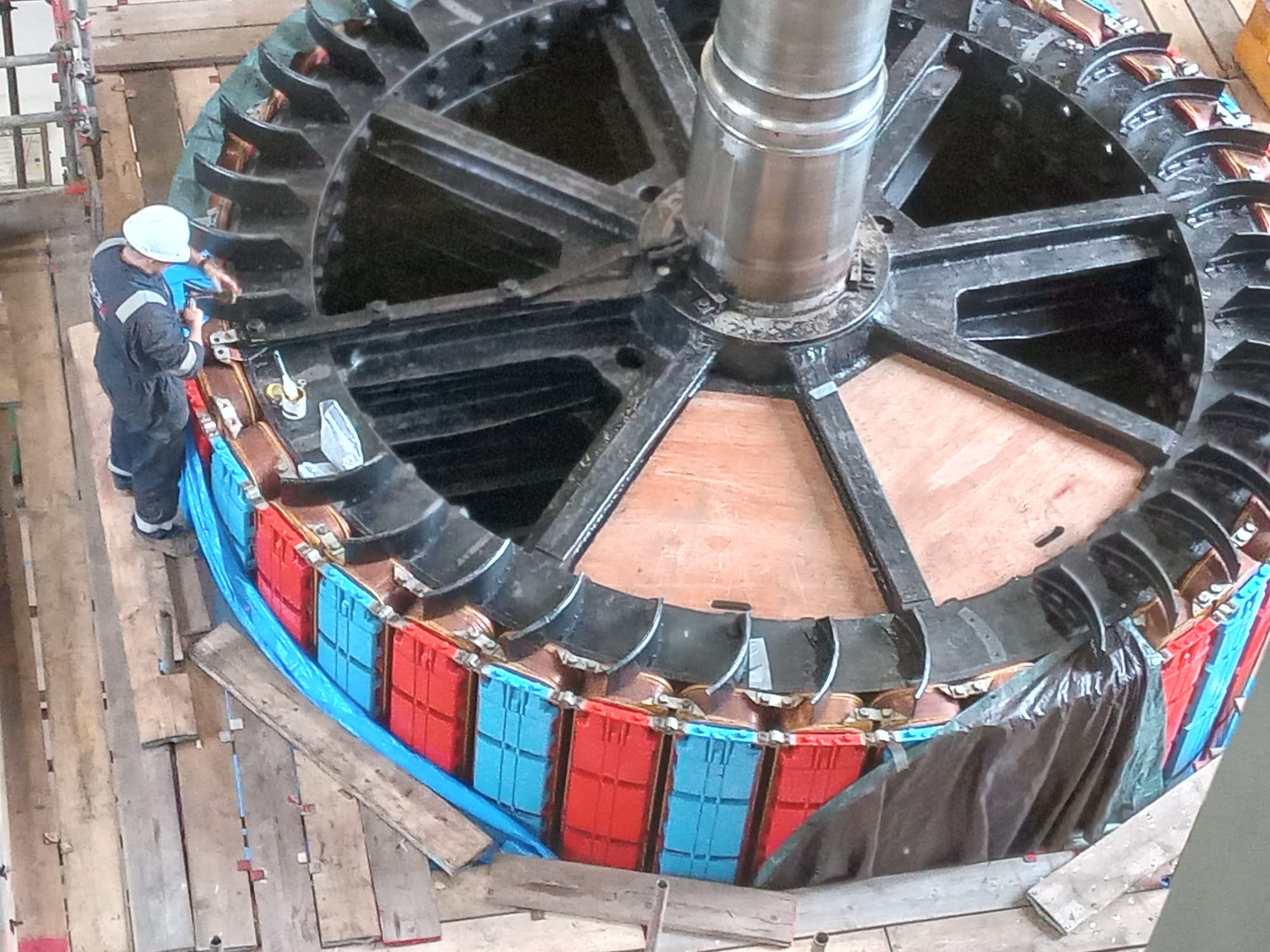 1929 06 River Shannon, Ardnacrusha hydroelectric power station, turbine being repaired