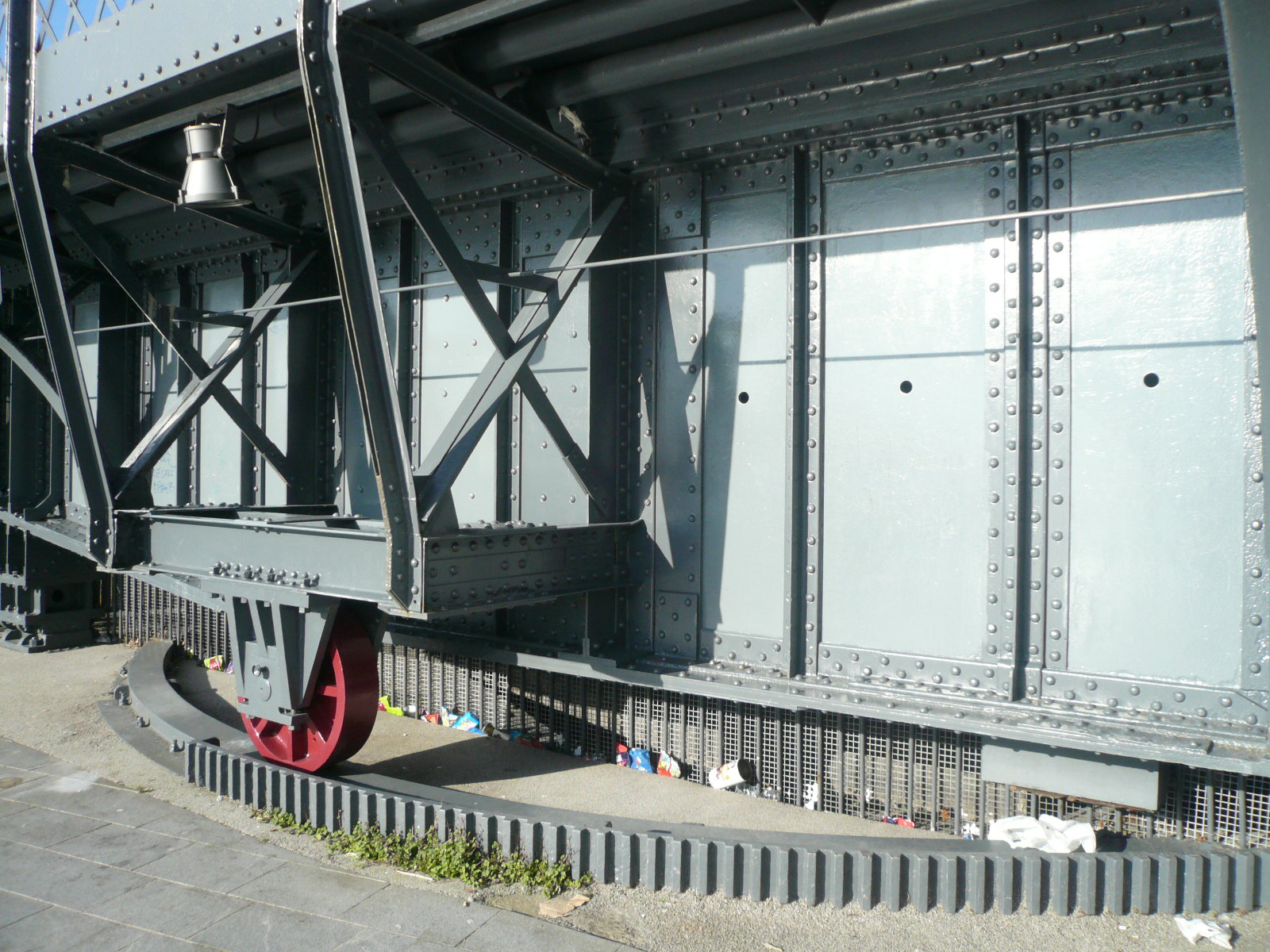 2016 04 River Shannon Limerick Sarsfield Swing Bridge, built 1820, replace 1923, closed since 1928