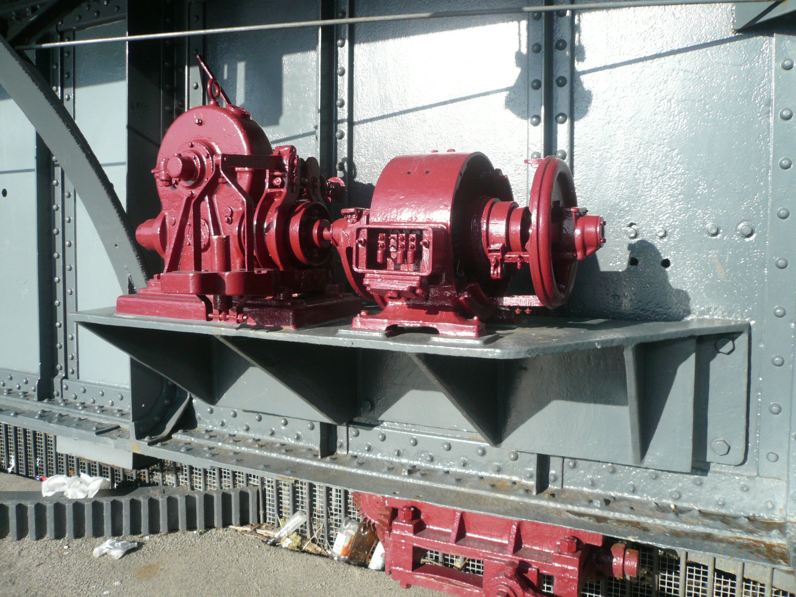 2016 04 River Shannon Limerick Sarsfield Swing Bridge, built 1820, replace 1923, closed since 1928