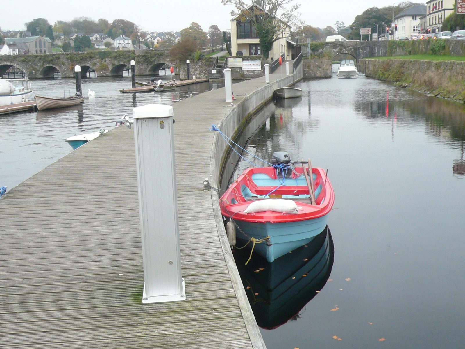 2016 10 River Shannon Killaloe canal section