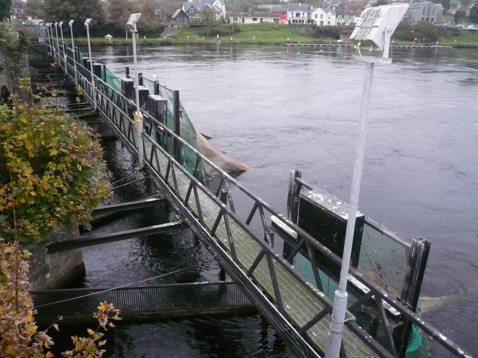 2016 10 River Shannon Killaloe, eel catcher operated seasonally by ESB fisheries