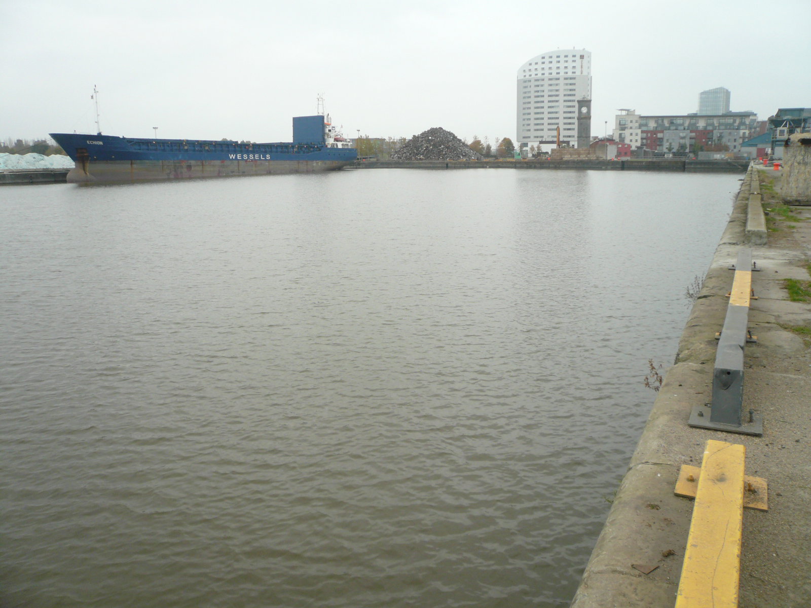 2016 10 River Shannon Limerick Docks, accessed through tidal gates