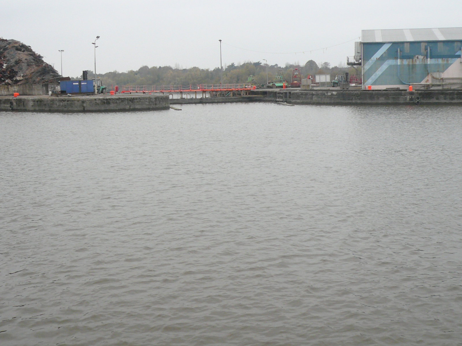 2016 10 River Shannon Limerick Docks, accessed through tidal gates