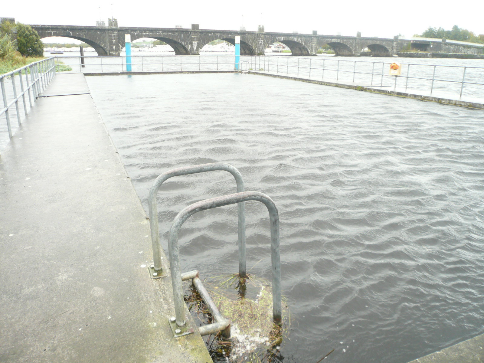2017 09 30th River Shannon, Banagher swimming pool, replaced in 2025