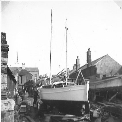 1938 River Liffey, River Dodder, Ringsend, Smyths Boatyar,d mv Venture fitout