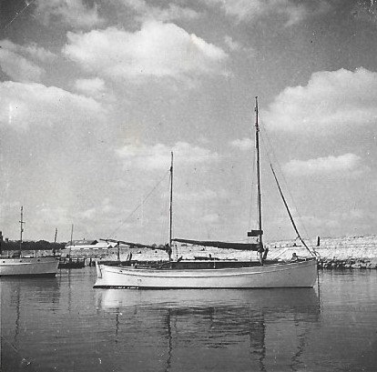 1938 River Liffey Ringsend mv Venture at Smyths Boatyard, on the River Dodder
