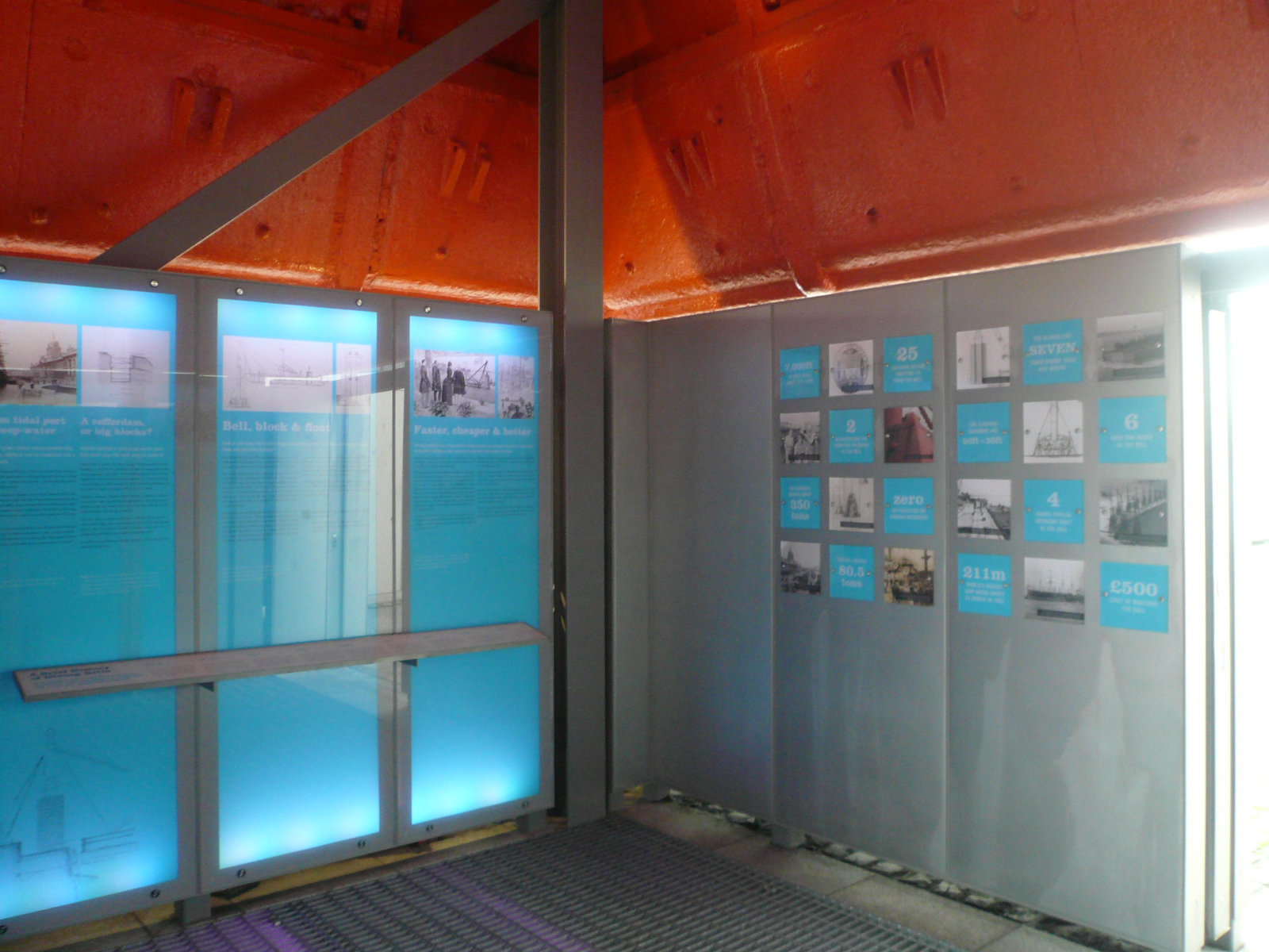 2017 12 River Liffey Diving Bell, inside