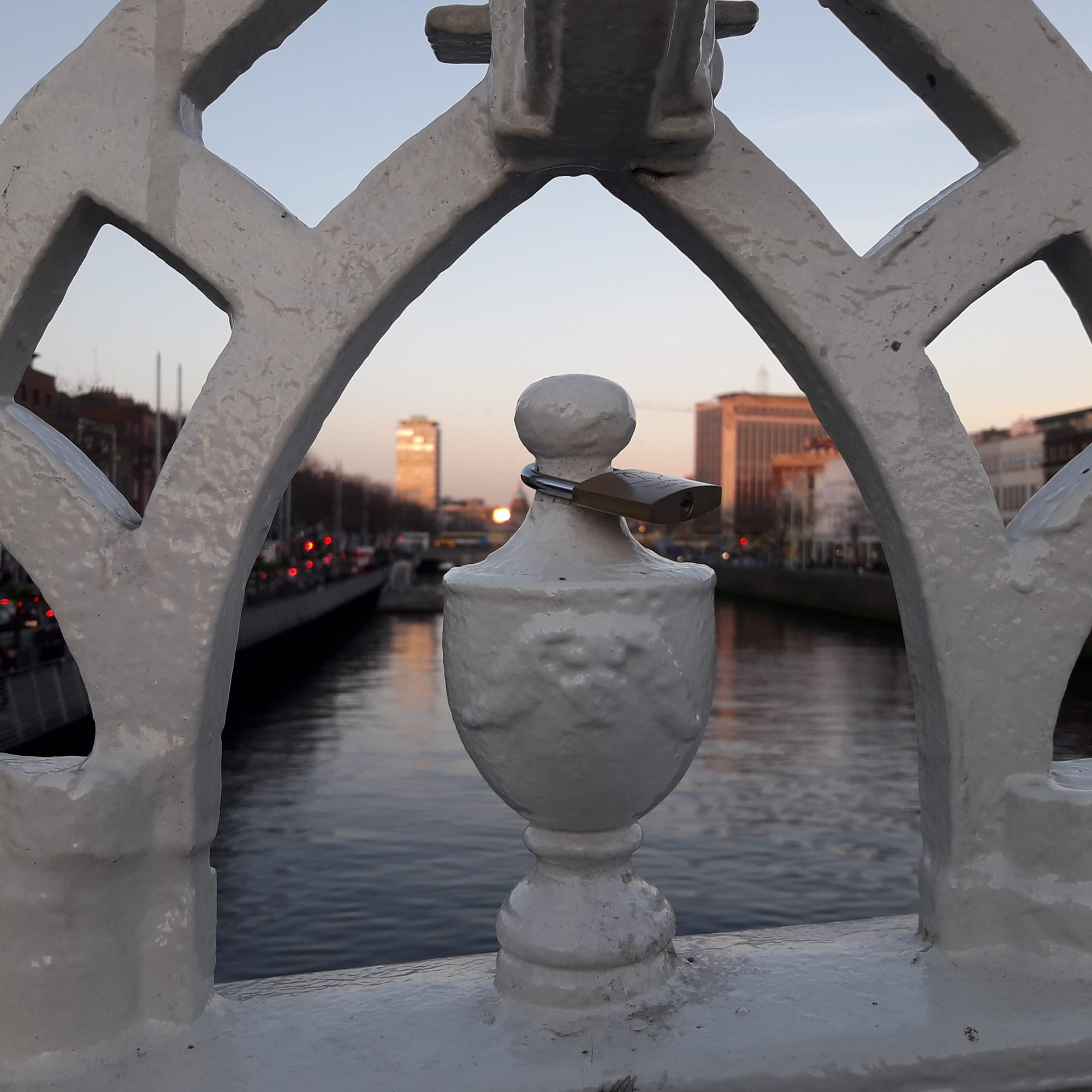2019 03 28th River Liffey, O Connell Street Bridge, love locks