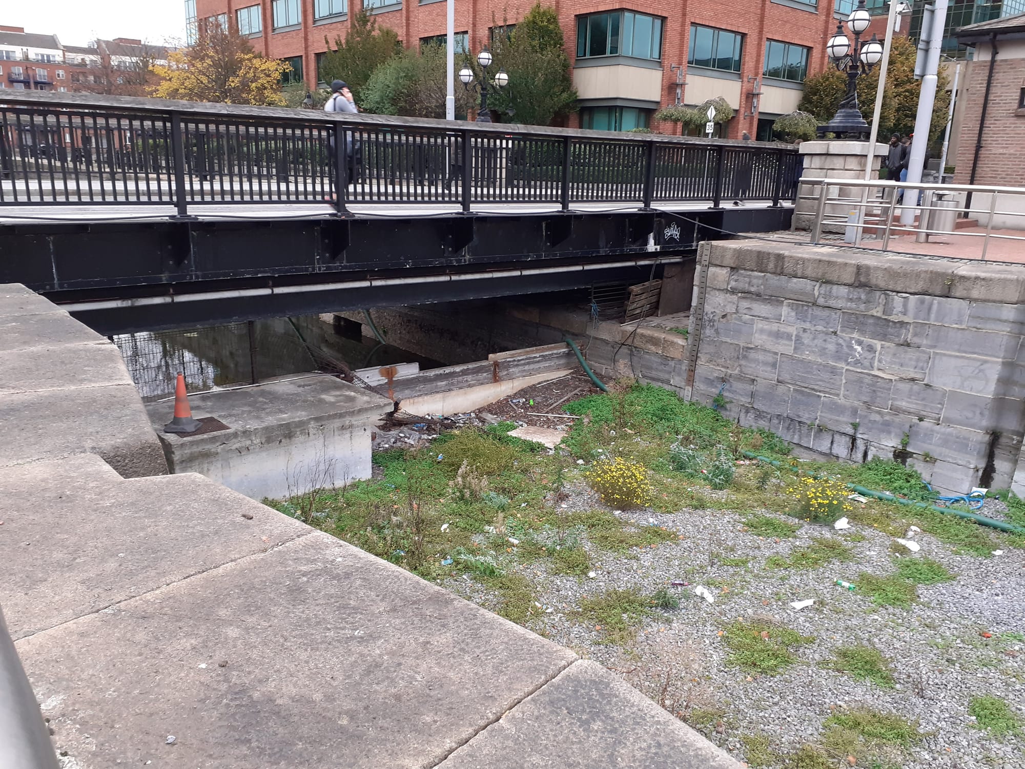 2019 10 22nd River Liffey Georges Dock Dublin dried out, fixed bridge crossing entrance to inner dock