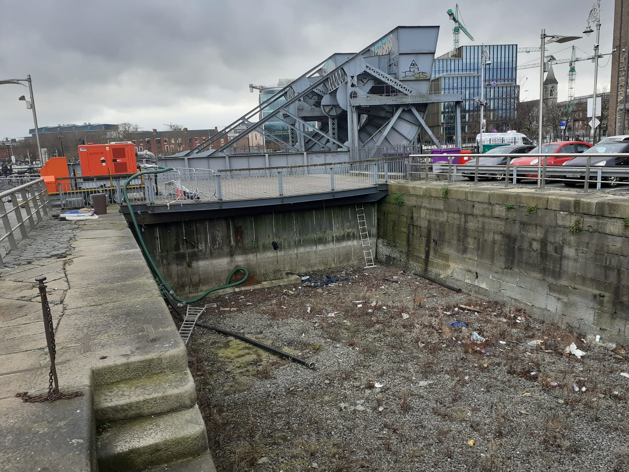 2019 10 22nd River Liffey Georges Dock Dublin dried out, gate to Liffey permanently sealed