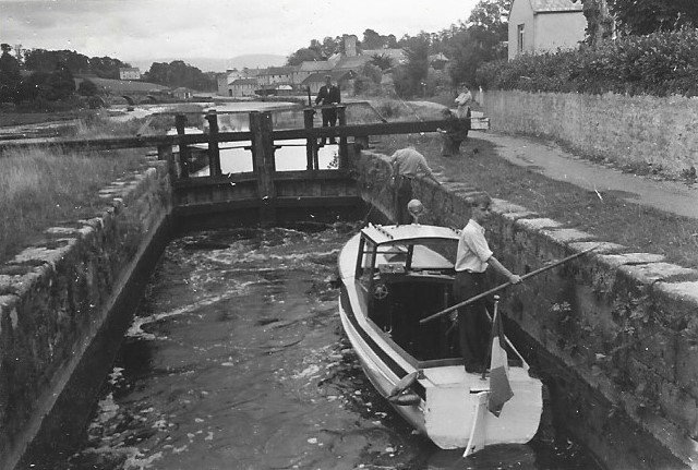 1966 River Barrow Tinnahinch Upper Lock, boat Oceana, photo by Brian Welsh