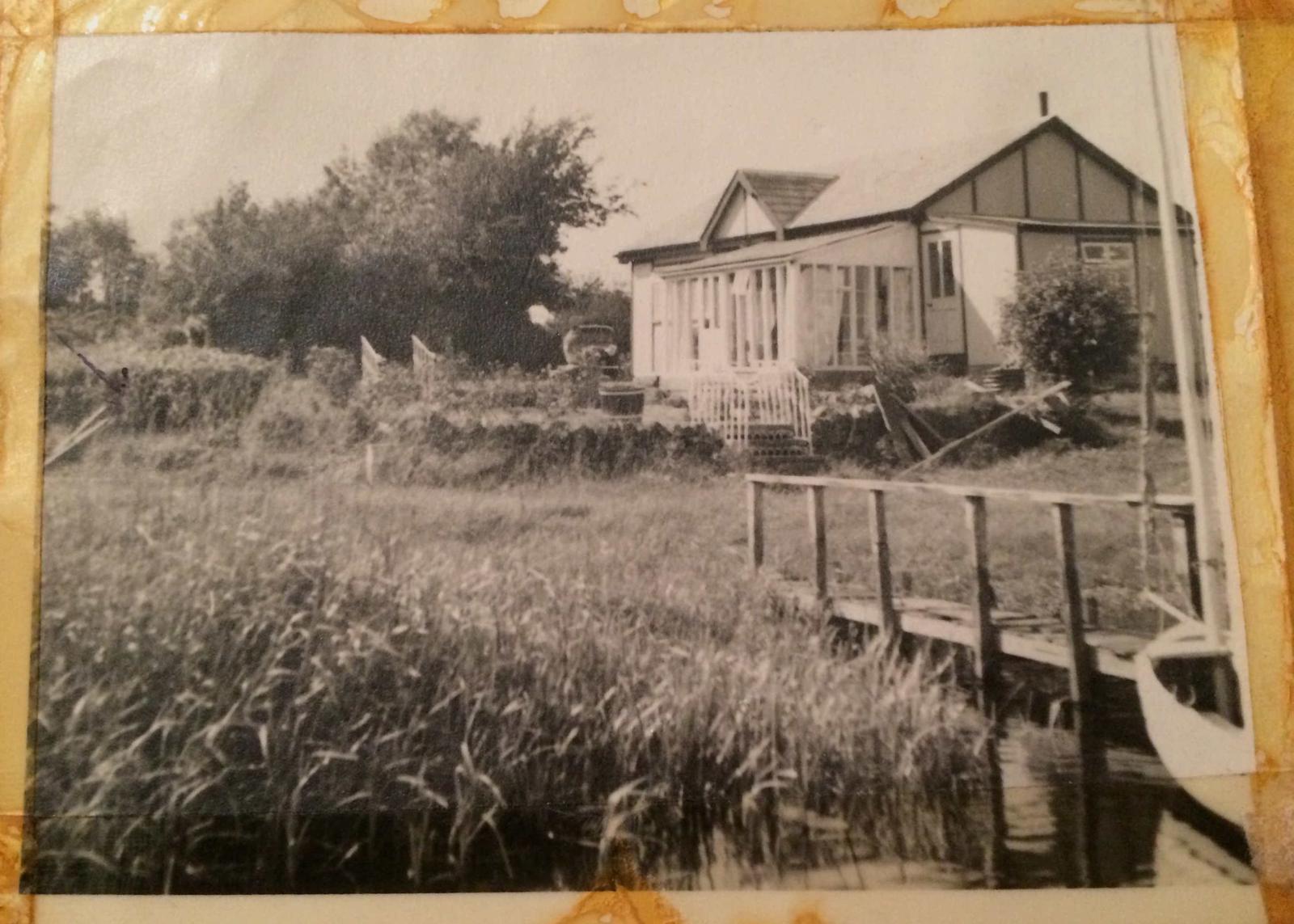 1950s River Shannon Ballyleague, Powers cottage, photo by Esmonde Kelly
