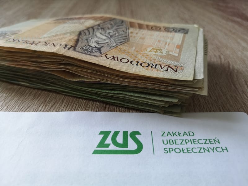 ZUS informuję, że na subkontach leży średnio  prawie 30 tysięcy, aby otrzymać pieniądze trzeba złożyć wniosek