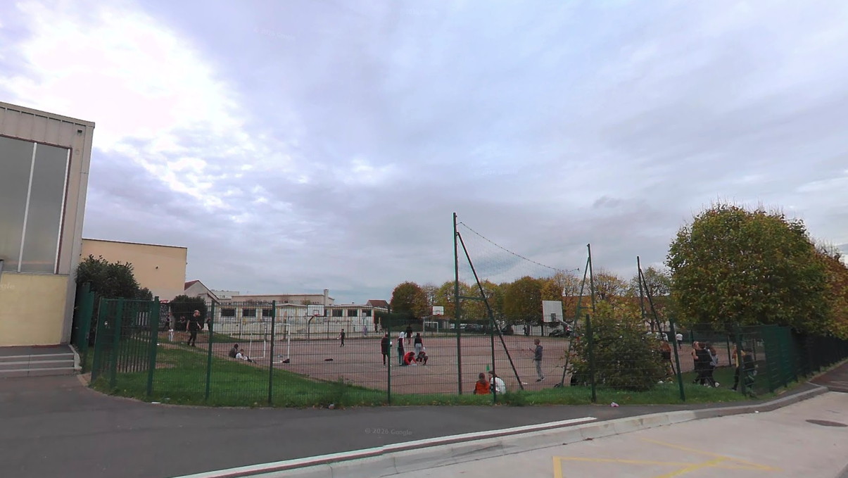 REMPLACER LE TERRAIN D'ÉVOLUTION (PLATEAU) DU COLLÈGE SISLEY PAR UN PARKING