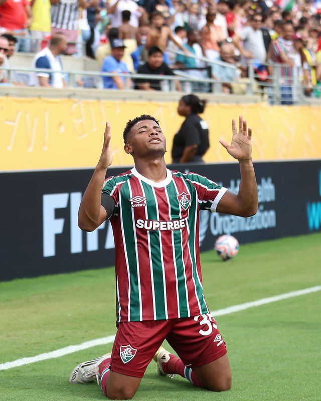 John Kennedy antecipa reapresentação e já treina no Fluminense