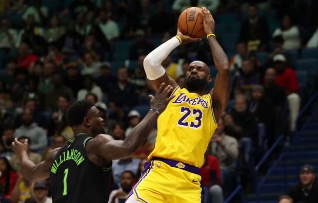 Aos 41 anos, LeBron inicia 2026 com boas atuações e impressiona Doncic: "Uma loucura"