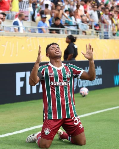 John Kennedy antecipa reapresentação e já treina no Fluminense
